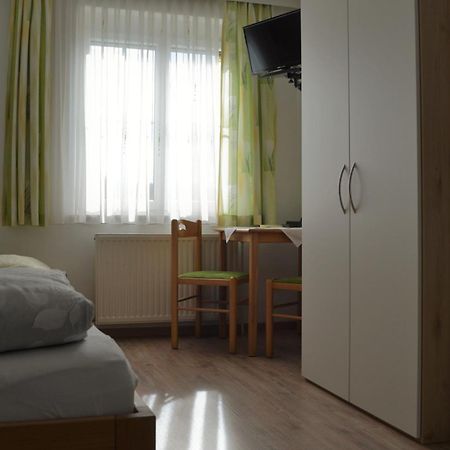 Fruehstueckspension Sterr Strebersdorf Bagian luar foto