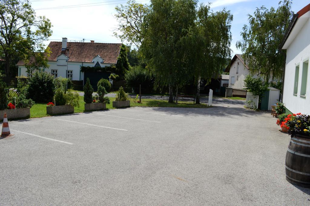 Fruehstueckspension Sterr Strebersdorf Bagian luar foto