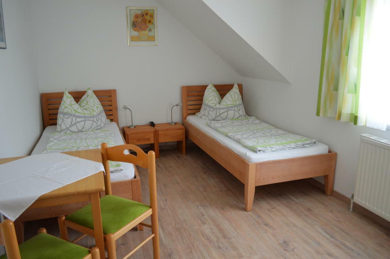 Fruehstueckspension Sterr Strebersdorf Bagian luar foto