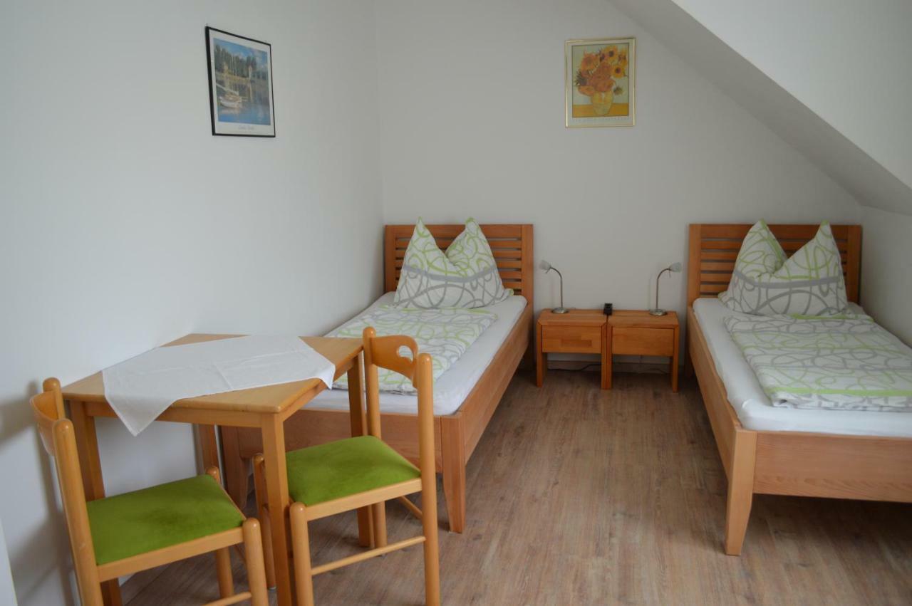 Fruehstueckspension Sterr Strebersdorf Bagian luar foto